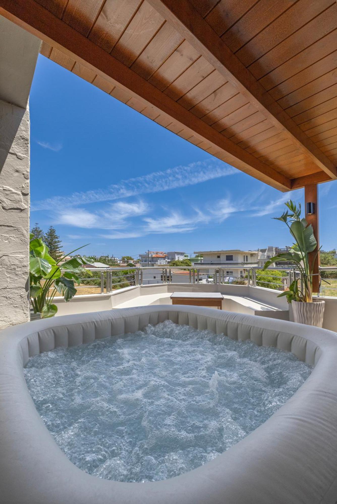 Coral Paradise Luxury Jacuzi & Pool View *